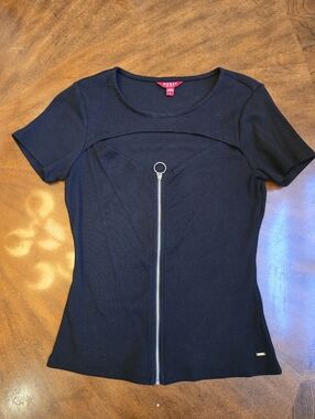 GUESS Black Short-Sleeve Ribbed Zip-Front Top